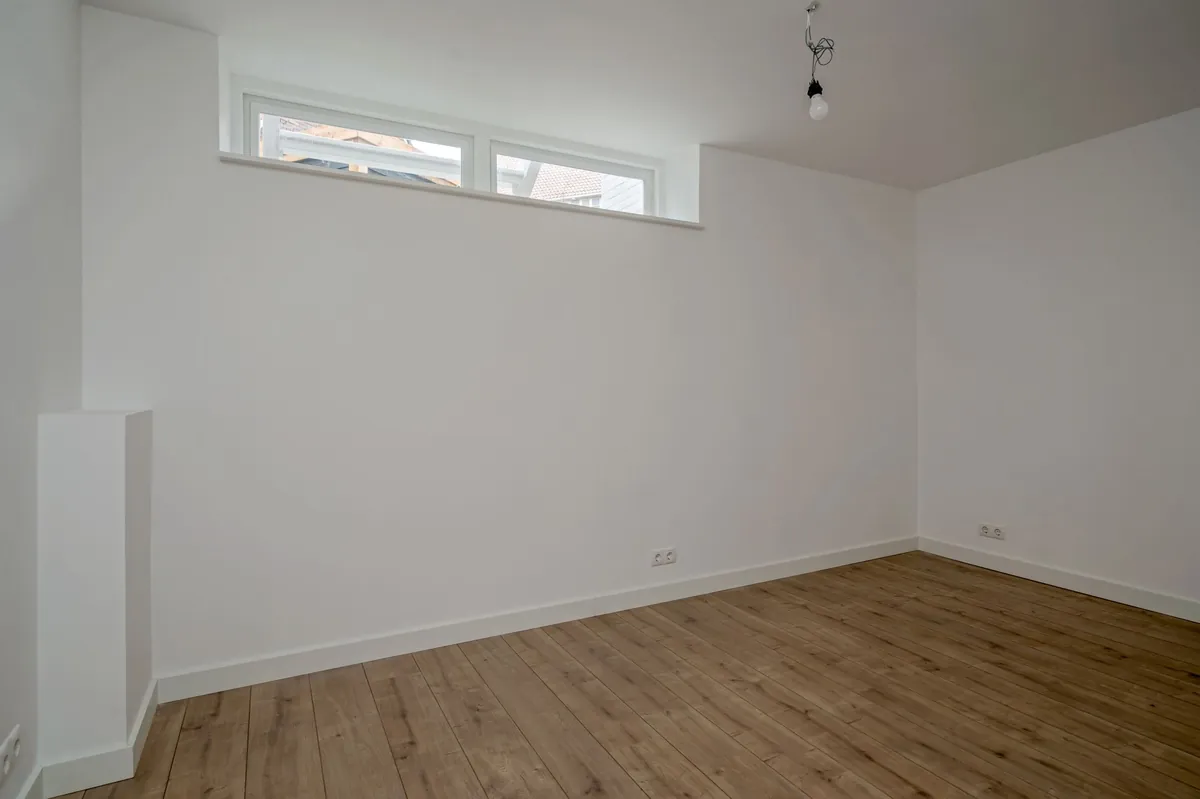 Lichte lege kamer met hoge bovenlichten, Rotterdam